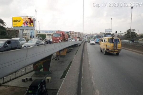 Unipole billboard